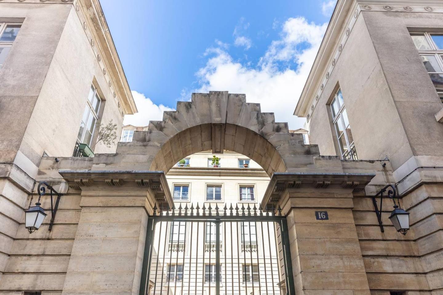 Home In Paris Marais Elegant Flat In Old Paris Dış mekan fotoğraf